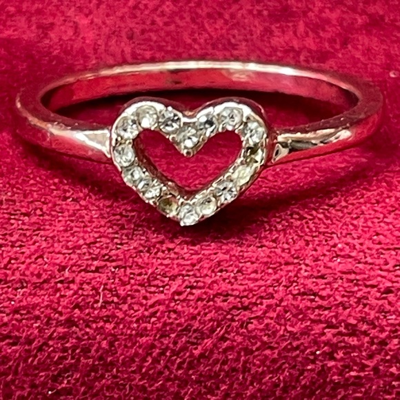 Rose Gold Heart Ring Sparkling Stones Heart CZ Band Dainty Romantic Jewelry 7.5 - Picture 2 of 9